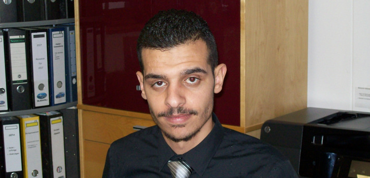 Essam Alghadban Anza, Automobilkaufmann